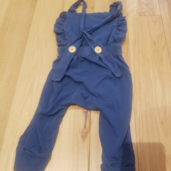 Girls 12 to 18M overalls with cute buttons at back for length adjustment - Picture 2 of 3